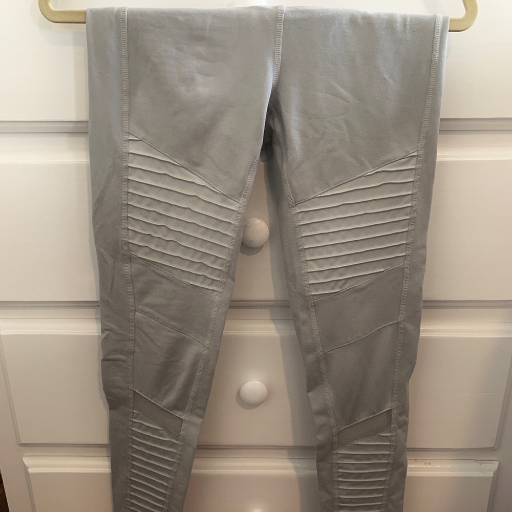 ALO MOTO LEGGINGS - SIZE SMALL